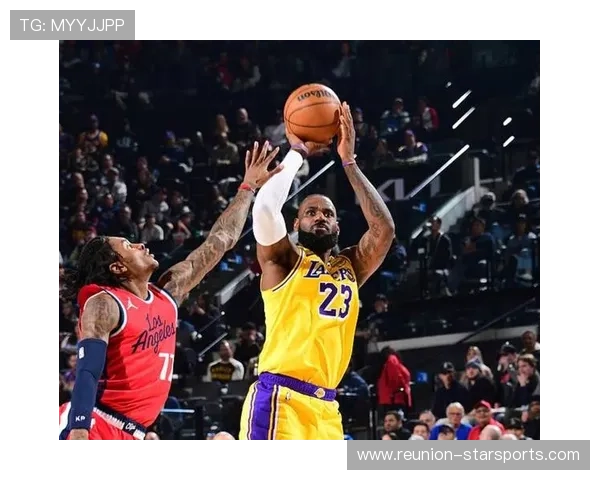 湖人詹姆斯复出助力球队连胜 球迷期待季后赛精彩对决